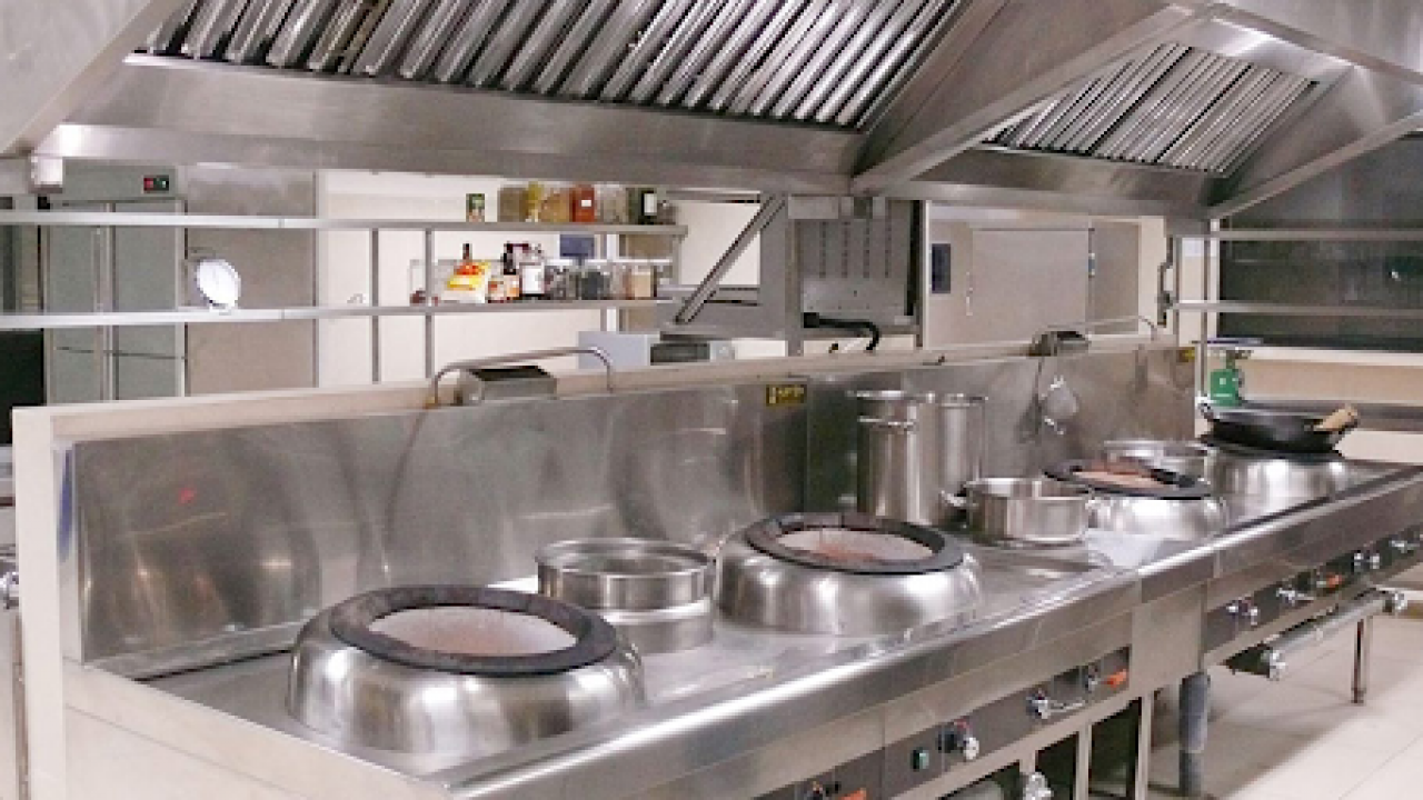 Xu hướng thiết kế không gian bếp mở đã trở nên phổ biến đối với các quán ăn và nhà hàng tại năm